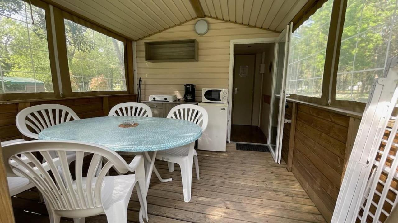 Camping Du Lion Bourg-Saint-Andeol Exterior photo