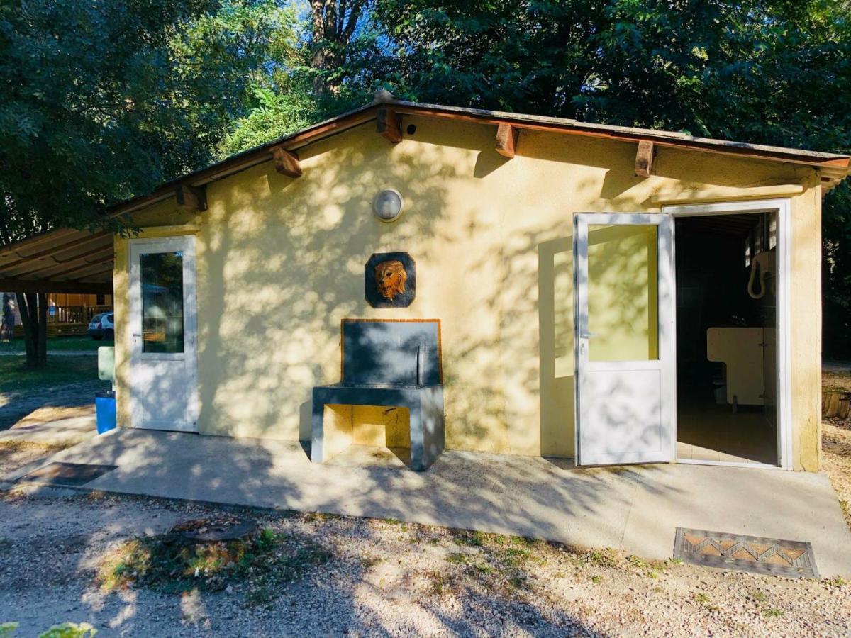 Camping Du Lion Bourg-Saint-Andeol Exterior photo
